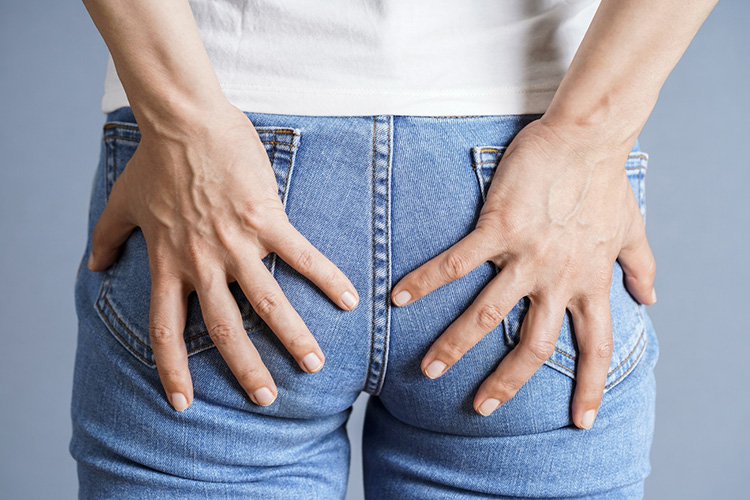 お尻が腫れているイメージ画像