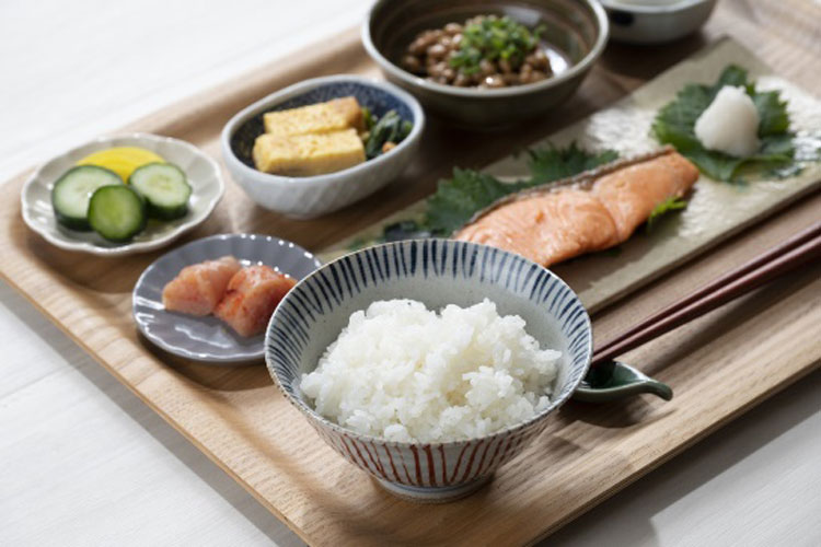 脂っこい食事を控えるのイメージ画像